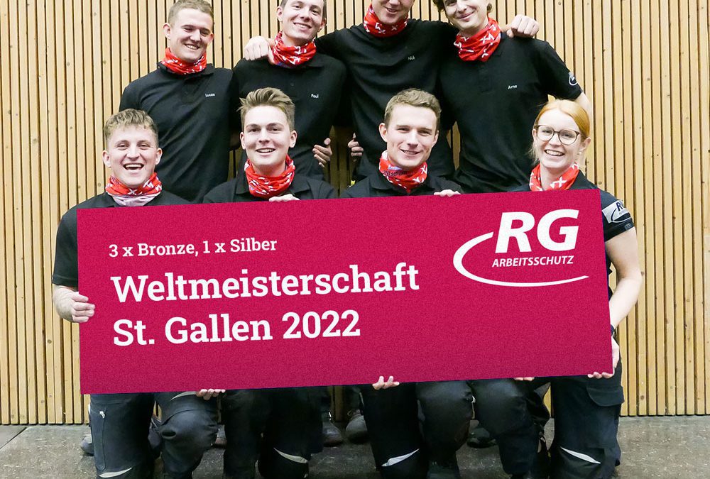 Dachdecker Nationalmannschaft hällt Schild