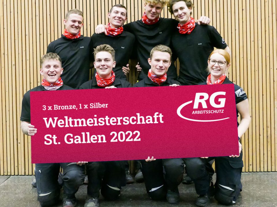 Dachdecker Nationalmannschaft hällt Schild