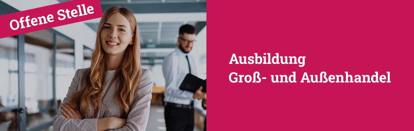 Junge Auszubildende lächelt in die Kamera