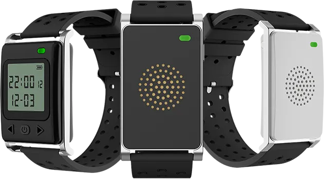 Smartes Armband zur Hitzschlagprävention, tragbare Sicherheitslösung mit integrierter Sensorik am Handgelenk.